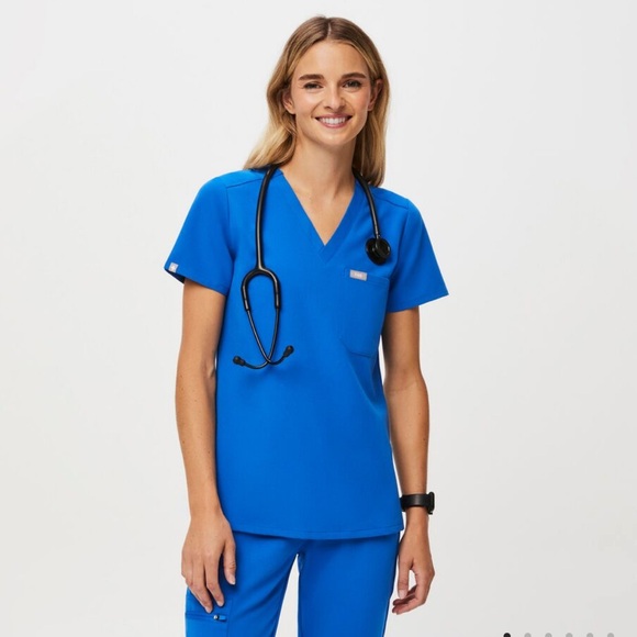 Figs Technical Collection Scrub Tops Size L Bundle - Picture 12 of 13